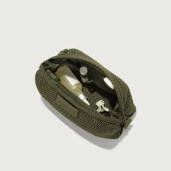 Hunter Toiletry Bag In Dark Moss Air Mesh, Large 26 Hunter Toiletry Bag In Dark Moss Air Mesh, Large -Rimowa Sale 365 Hunter L Dark Moss Aerial Bag Onlycopy EDEAE8