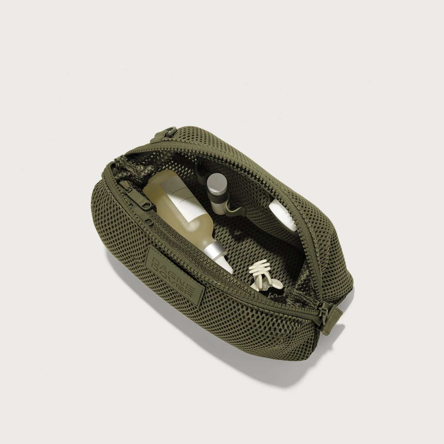 Hunter Toiletry Bag In Dark Moss Air Mesh, Large 10 Hunter Toiletry Bag In Dark Moss Air Mesh, Large - Image 8