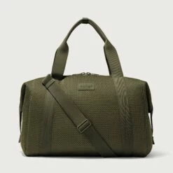 Landon Carryall In Dark Moss Air Mesh, Extra Large 21 Landon Carryall In Dark Moss Air Mesh, Extra Large -Rimowa Sale 365 Landon XL Dark Moss Frontcopy EDEAE8