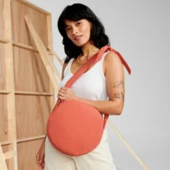 Luna Shoulder Bag In Natural 15 Luna Shoulder Bag In Natural -Rimowa Sale Frame3 c181f2f6 11e6 4b41 b2d1 31c4bcb8b632