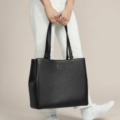 Allyn Tote In Graphite, Medium -Rimowa Sale OnModel Allyn M Onyx 1603 1 330172f4 101a 4763 a153 f6f9d0532c57